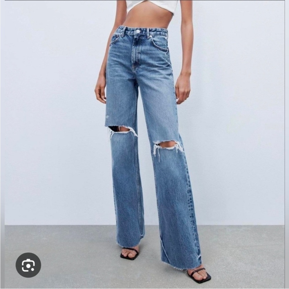 Zara High-Rise Wise Leg Distressed Jeans in Medium Wash / Size 4